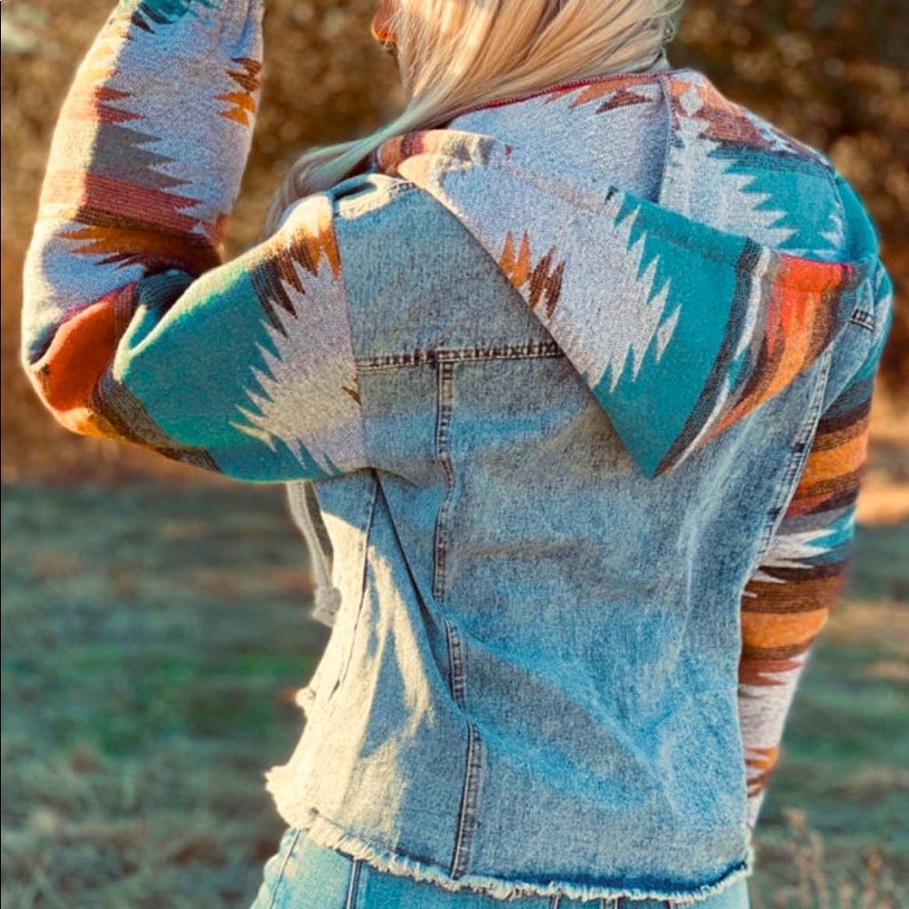 🎁 Blue🌵Aztec Print Distressed Hem Denim Jacket - Picture 5 of 16
